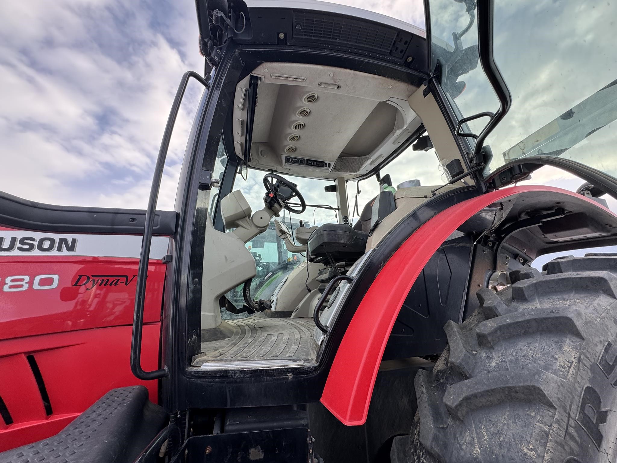 2009 Massey Ferguson 8680