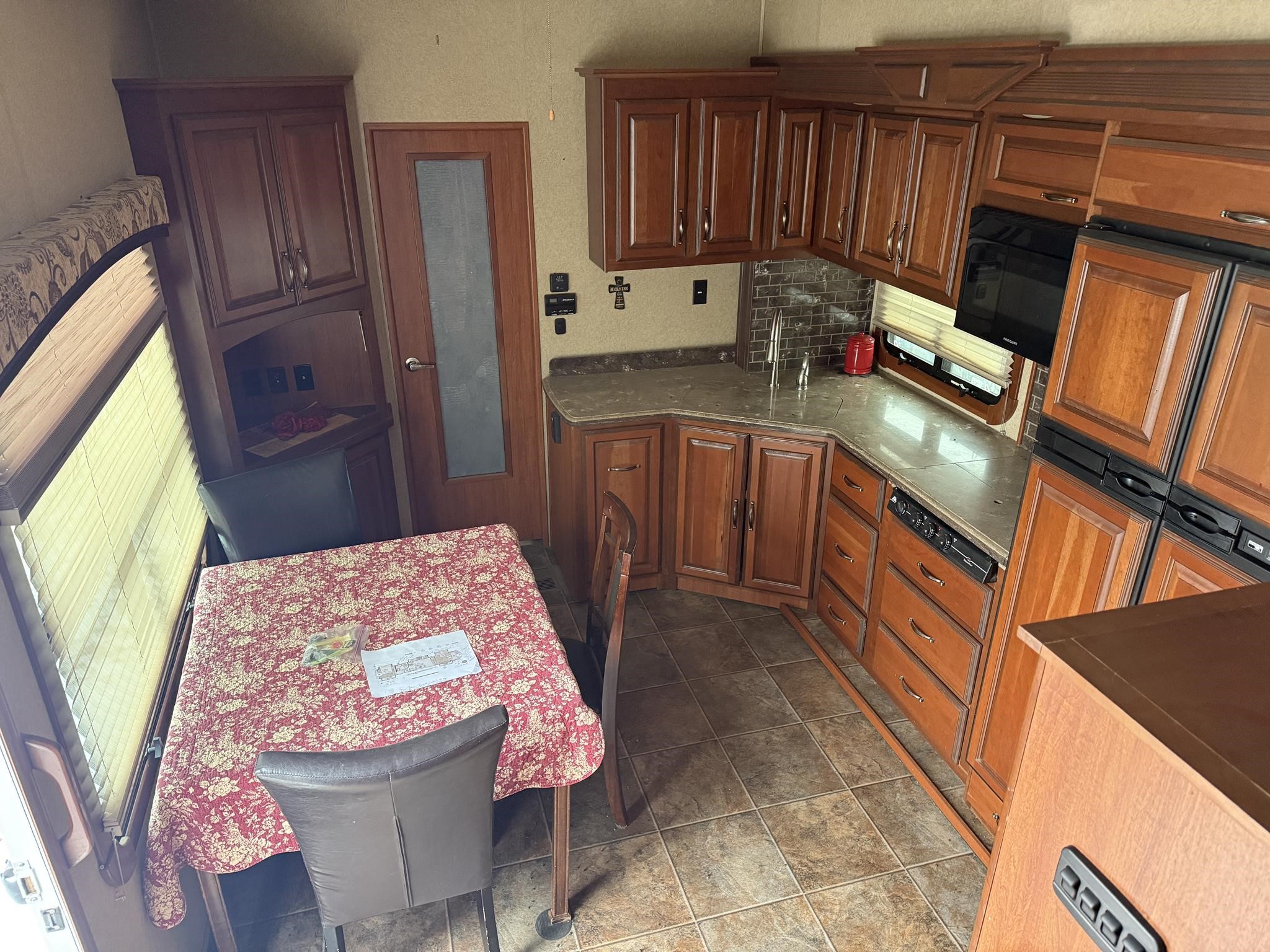 2012 Crossroads REDWOOD 36FL