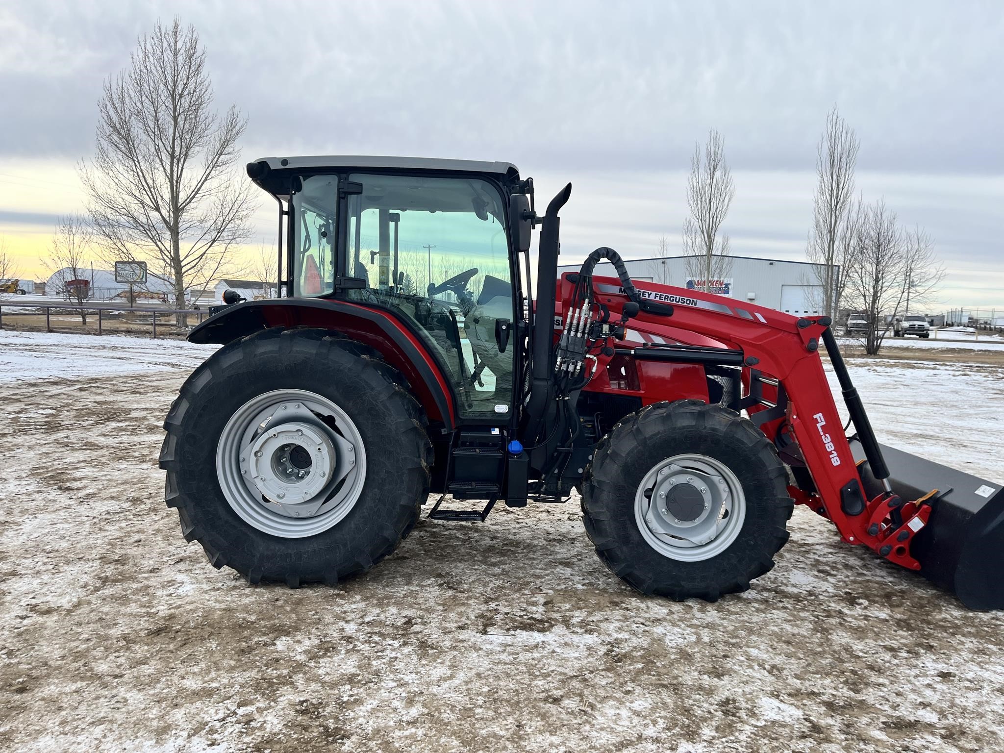 2023 Massey Ferguson 5711