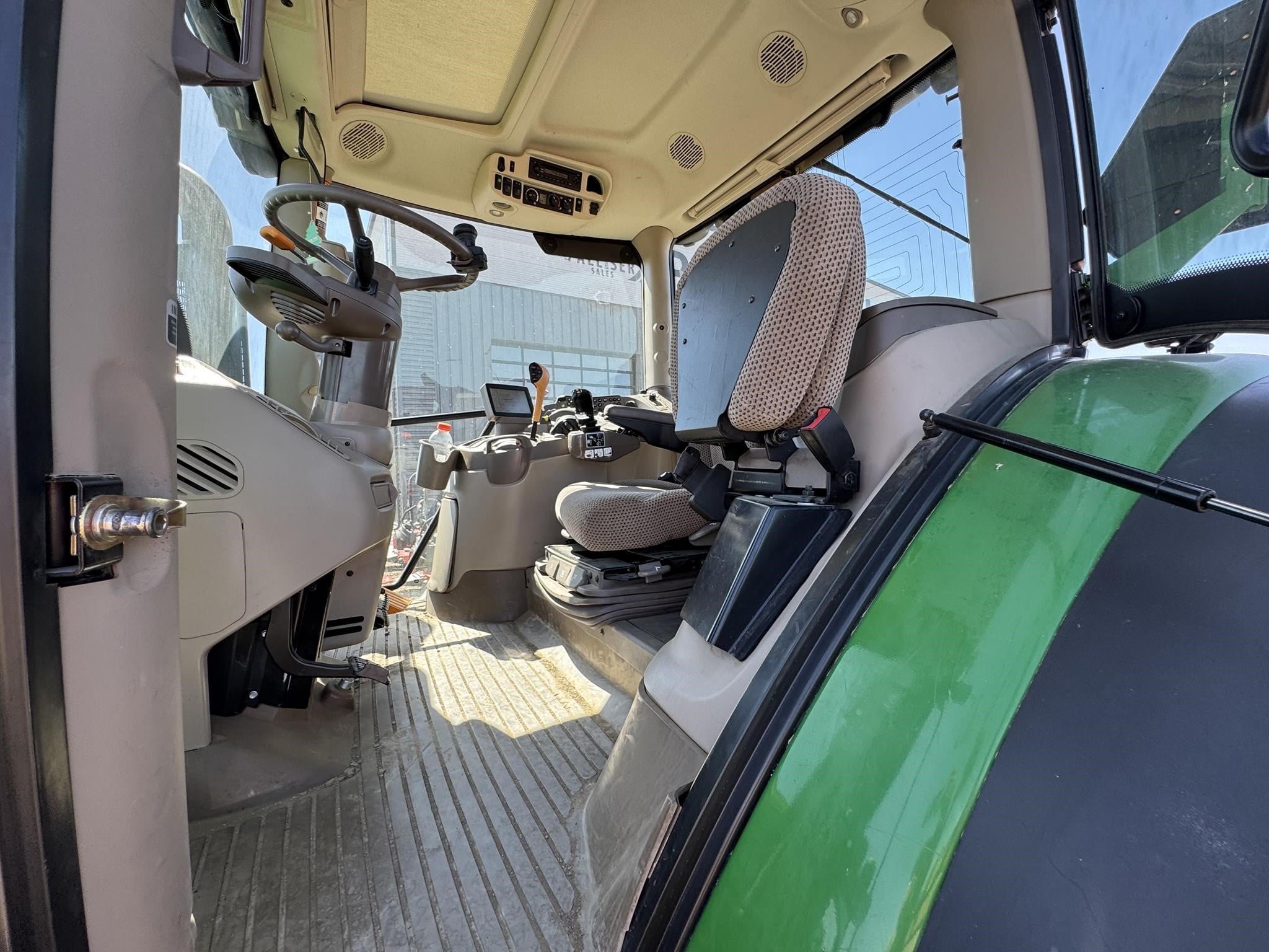 2015 John Deere 6140R