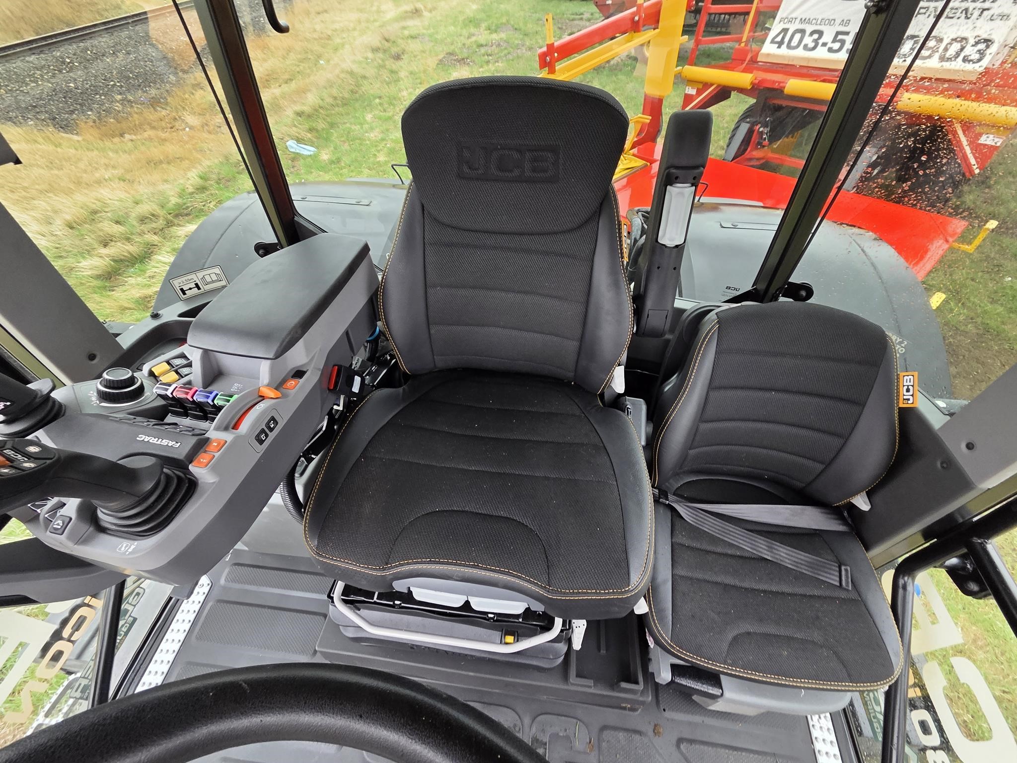 2026 Jcb FASTRAC 8330