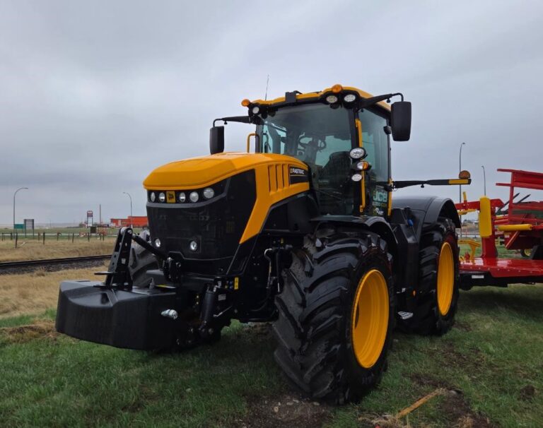 2026 Jcb FASTRAC 8330