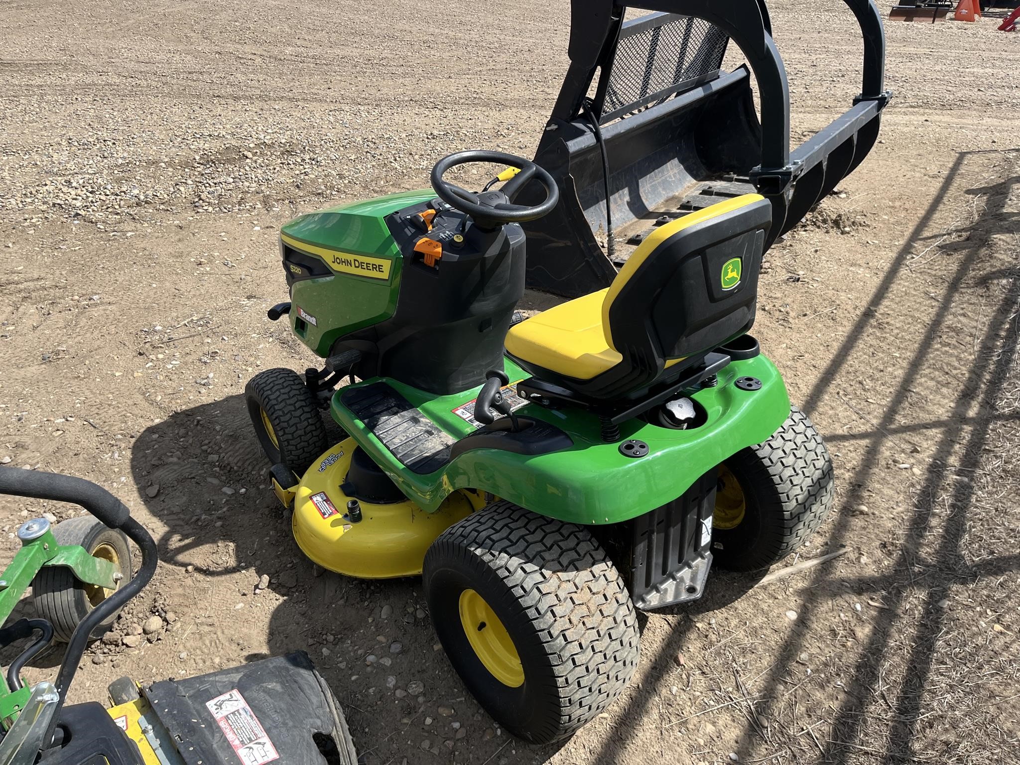 2023 John Deere S220