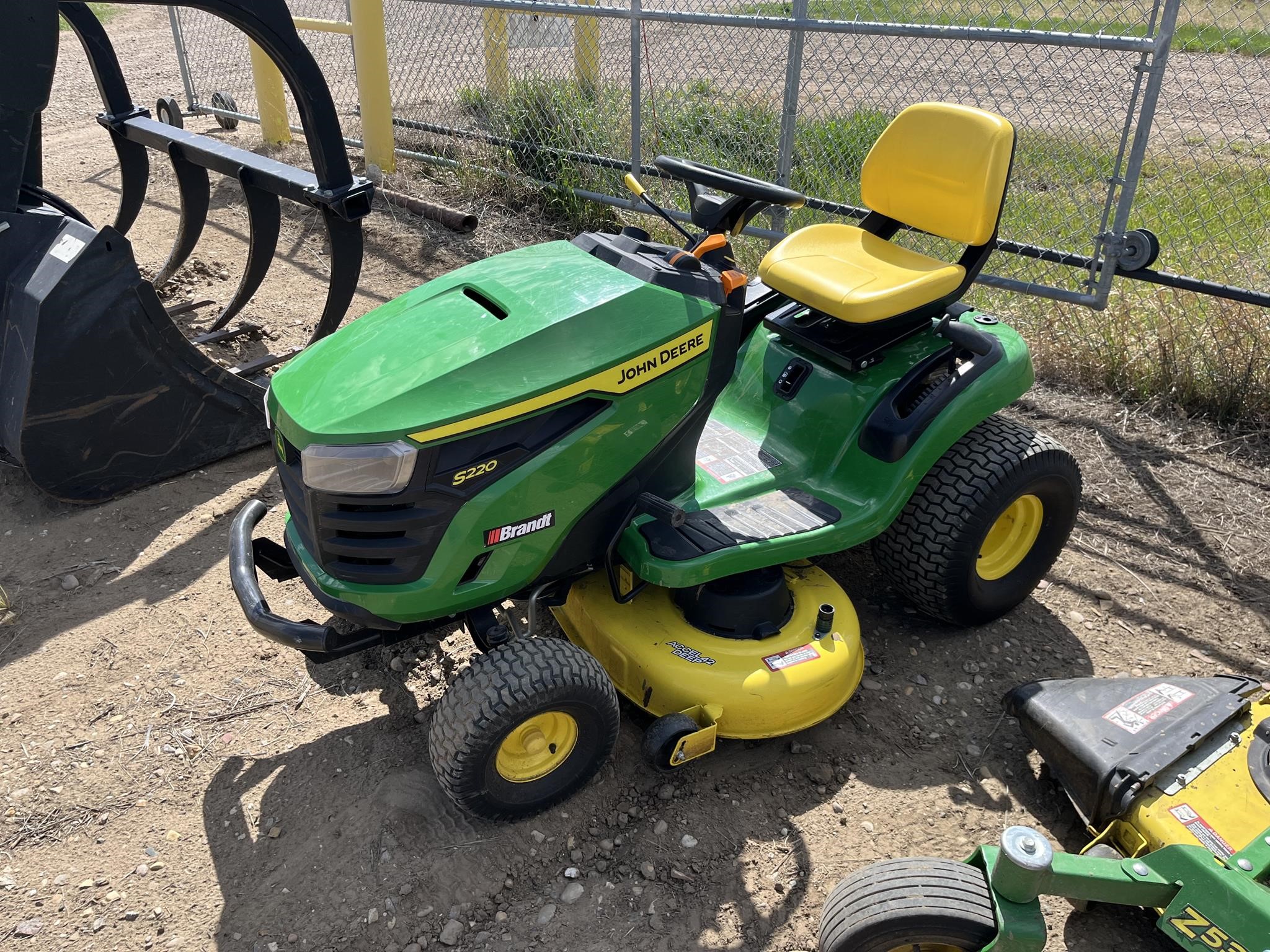 2023 John Deere S220