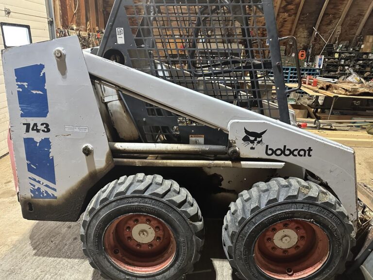 Bobcat 743