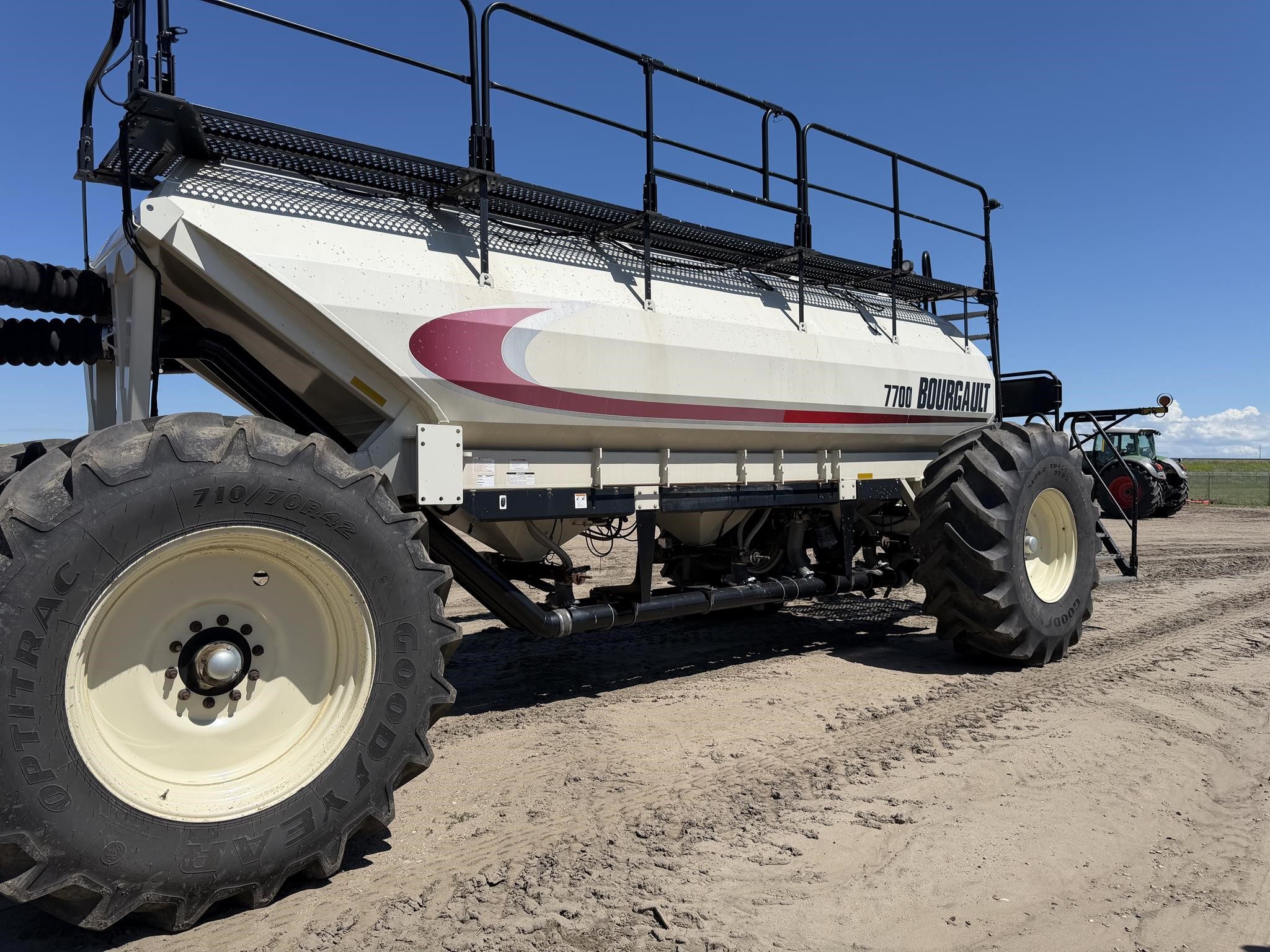 2013 Bourgault 3320-76