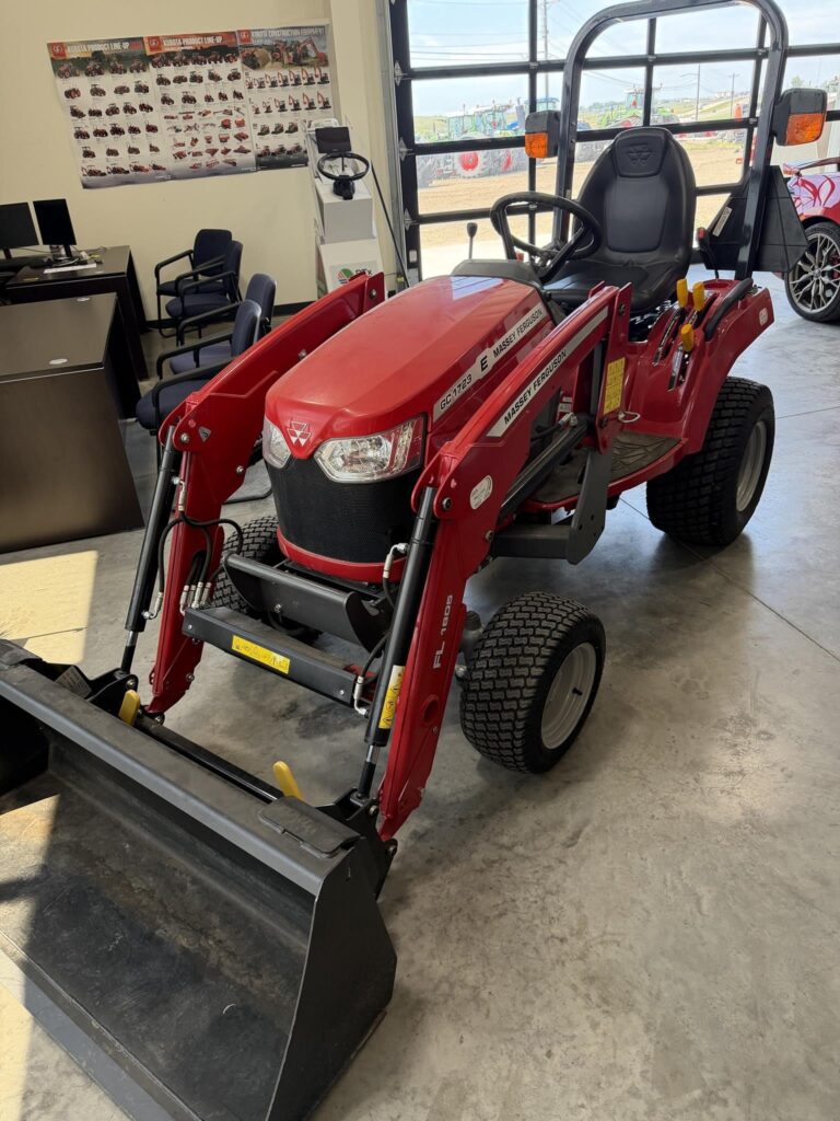 2021 Massey Ferguson GC1723E