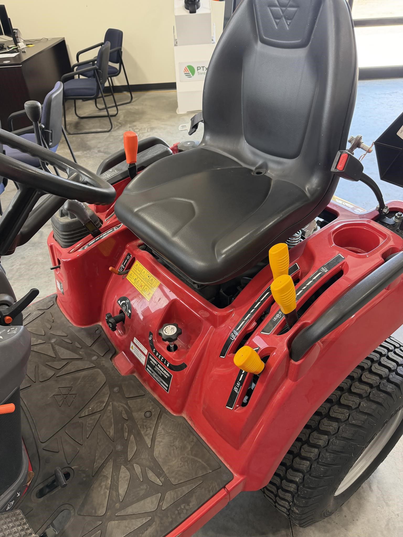 2021 Massey Ferguson GC1723E