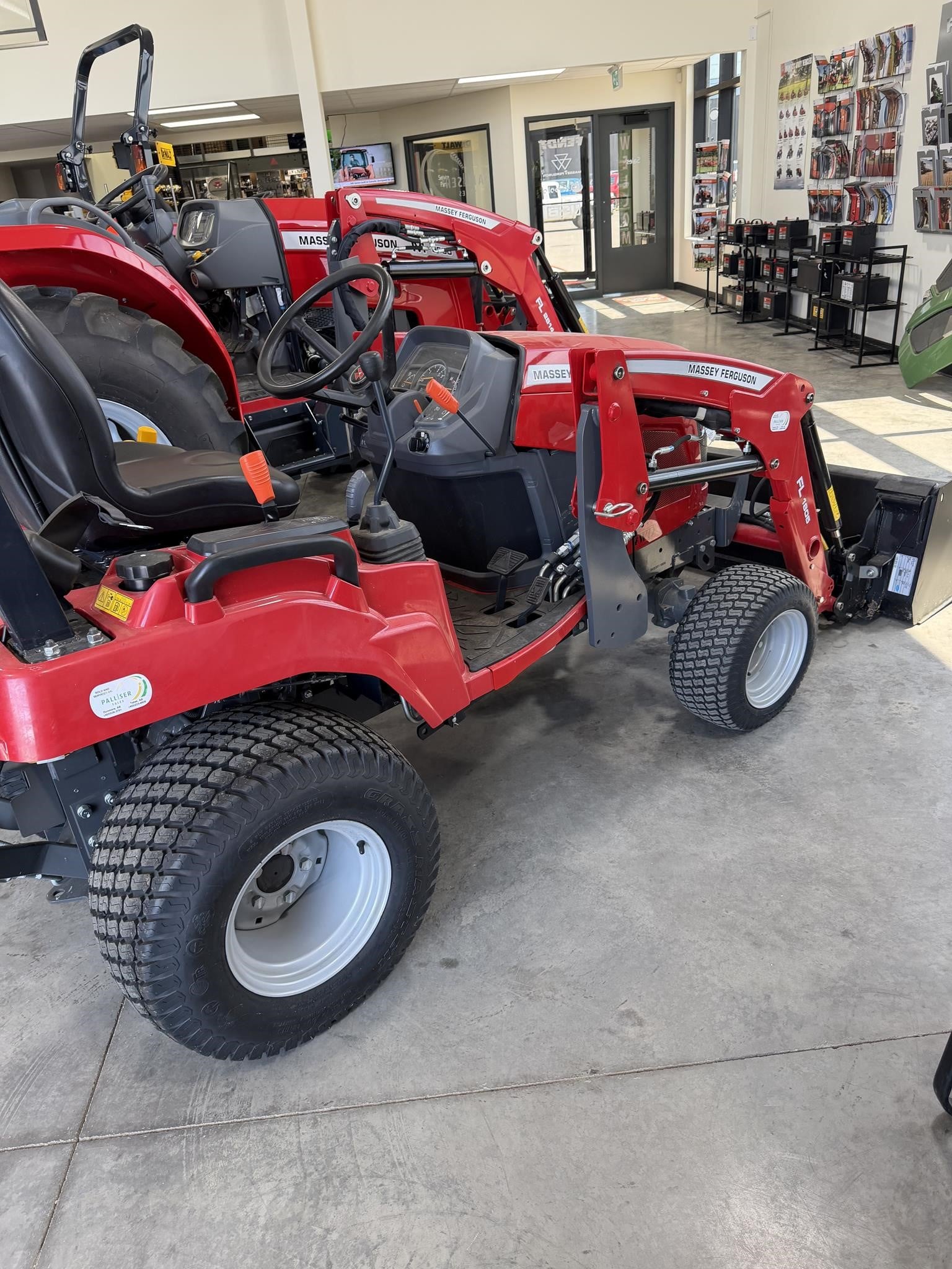 2021 Massey Ferguson GC1723E