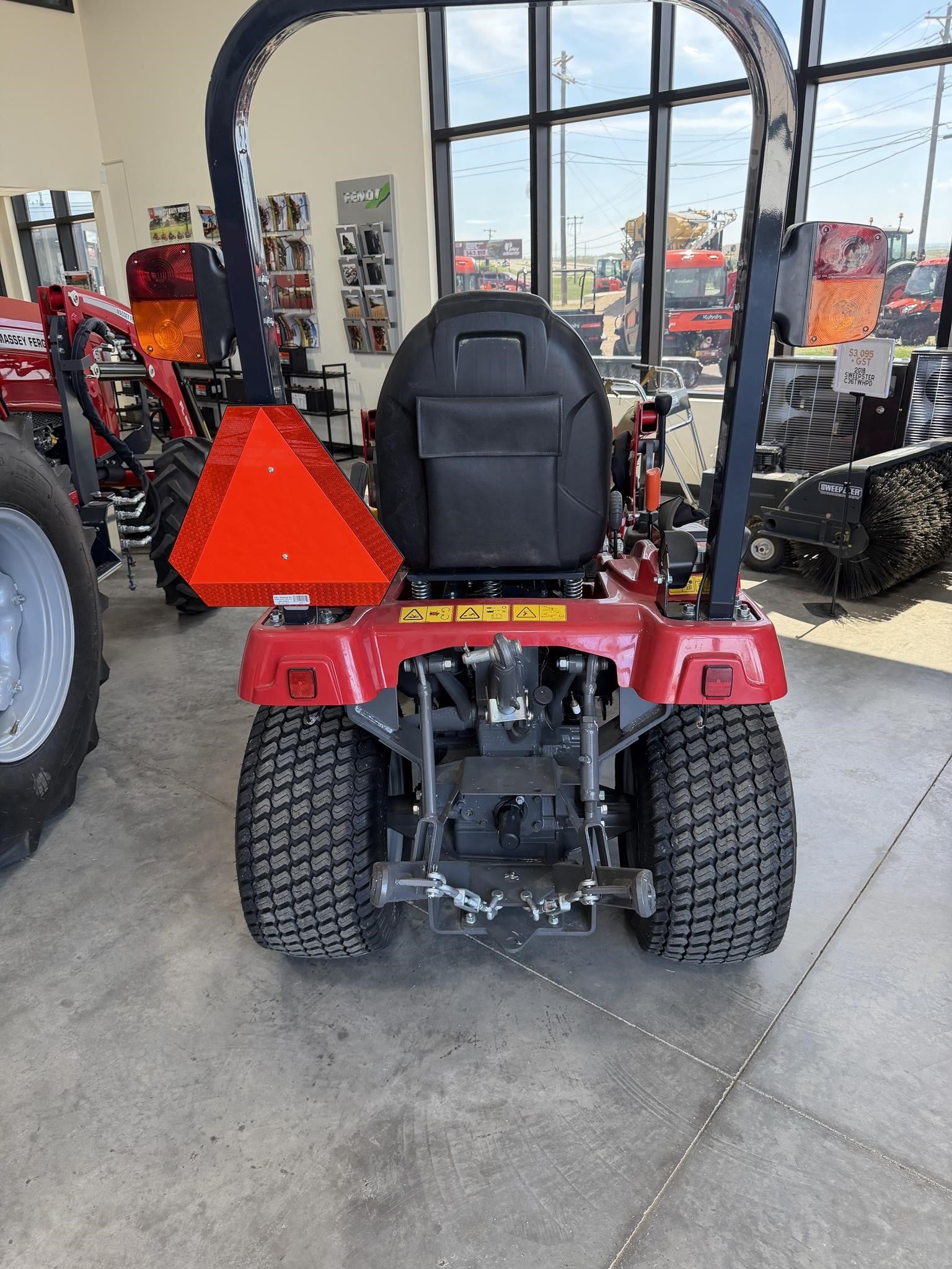 2021 Massey Ferguson GC1723E