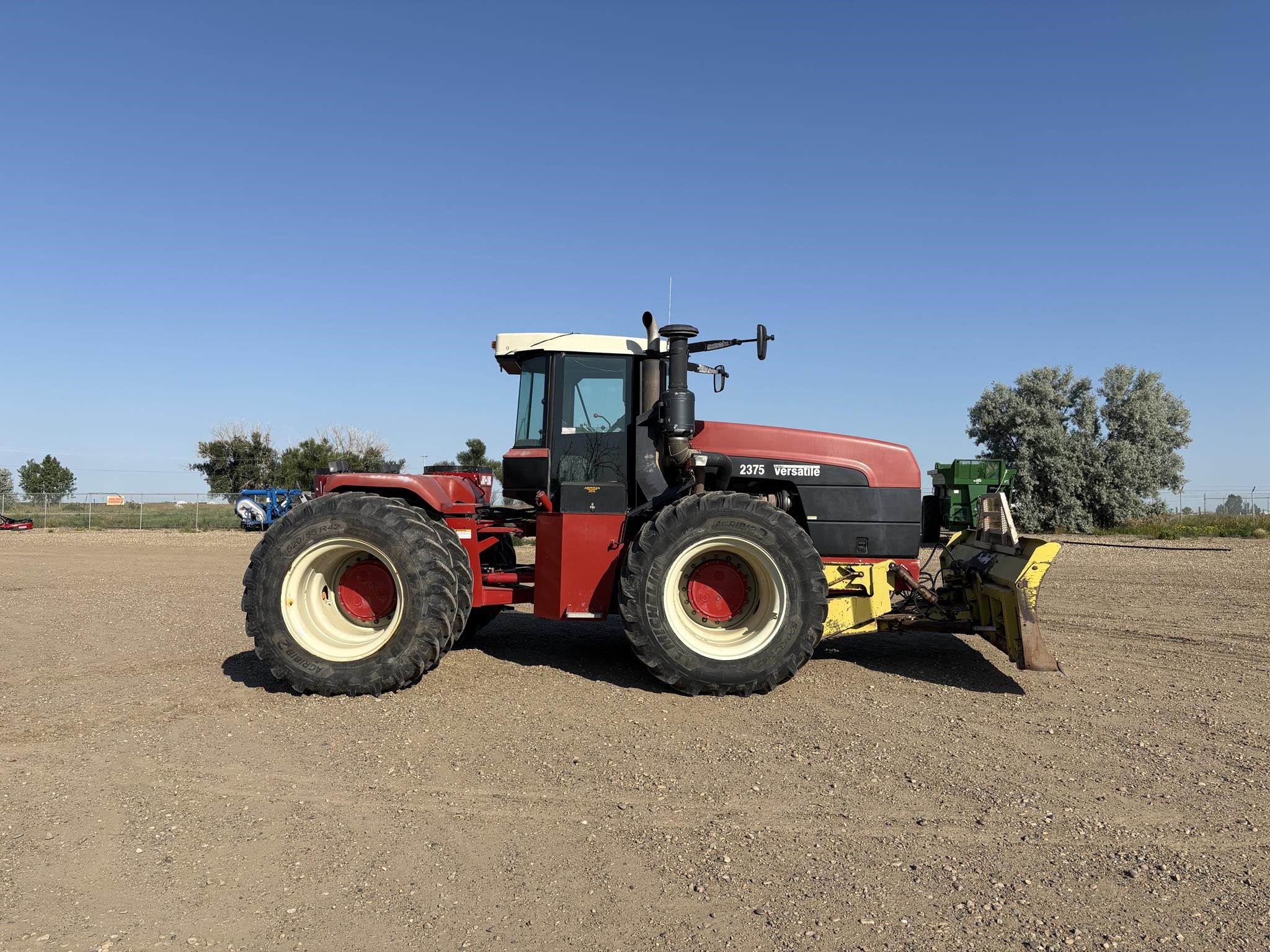 2004 Versatile 2375